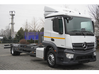 Φορτηγό σασί MERCEDES-BENZ Actros 1824