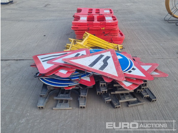 Εξοπλισμού κατασκευών Bundle of Road Signs, Safety Barrier & Metal Fencing: φωτογραφία 4