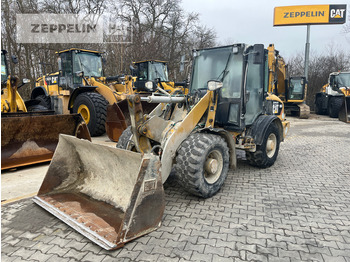 Ελαστιχοφόρος φορτωτής CATERPILLAR 906H