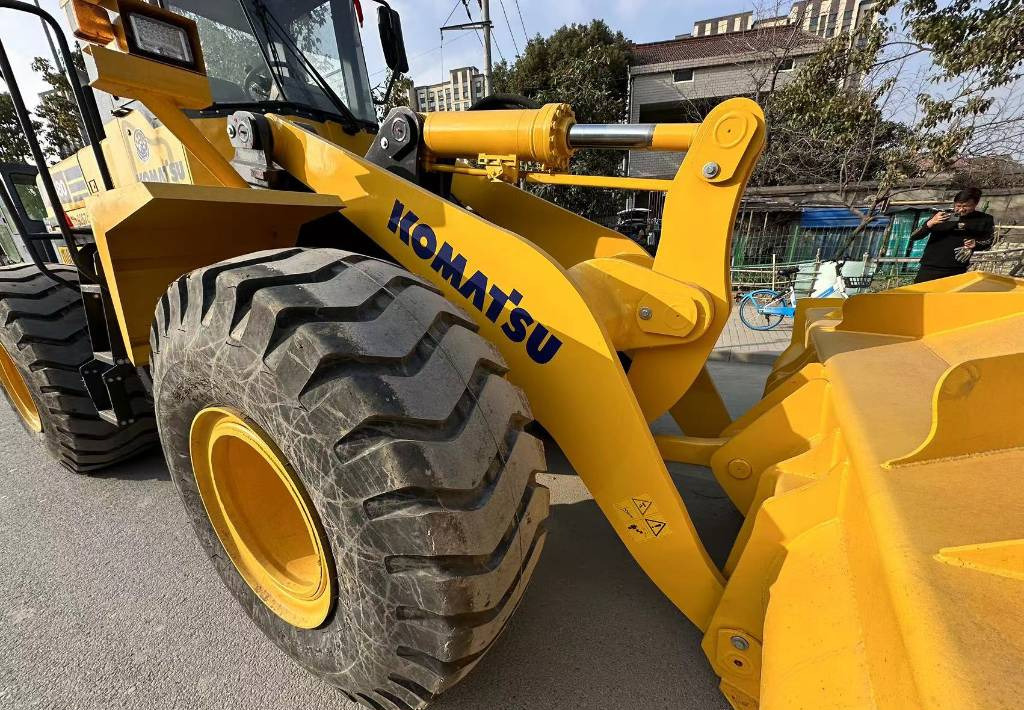 Ελαστιχοφόρος φορτωτής KOMATSU WA 380-3 Komatsu WA380: φωτογραφία 6