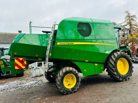 Θεριζοαλωνιστική μηχανή John Deere W440: φωτογραφία 9