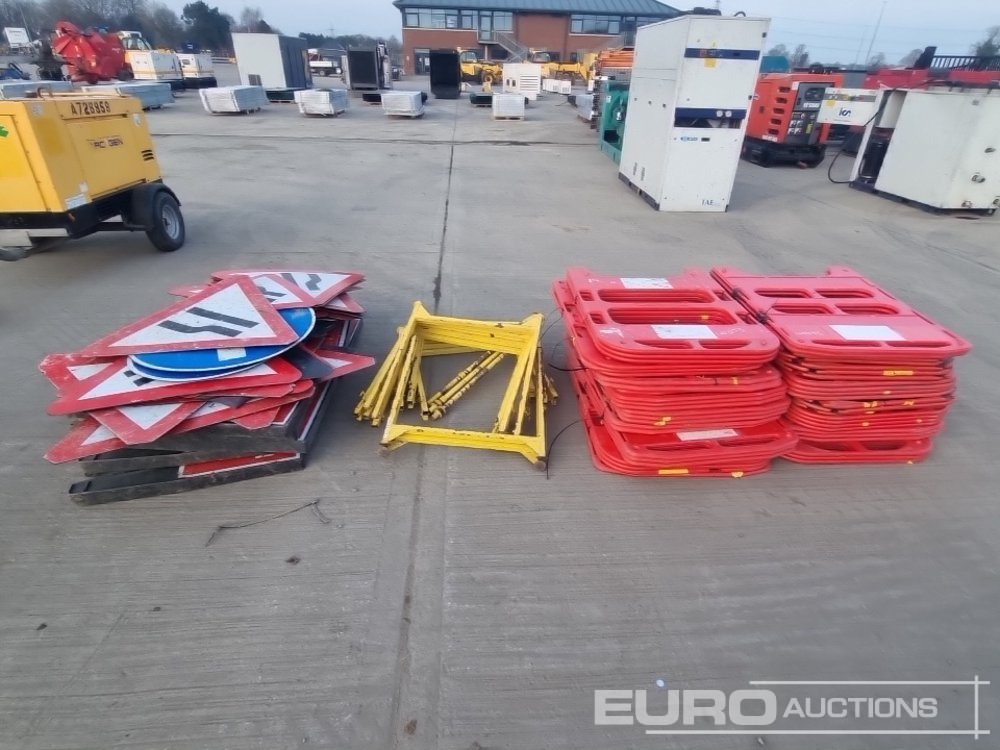 Εξοπλισμού κατασκευών Bundle of Road Signs, Safety Barrier & Metal Fencing: φωτογραφία 6