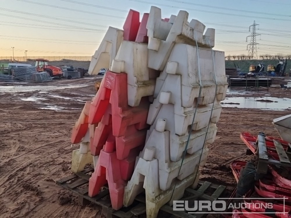 Εξοπλισμού κατασκευών Bundle of Water Filled Barriers (4 of), Bundle of Plastic Barriers (2 of): φωτογραφία 10