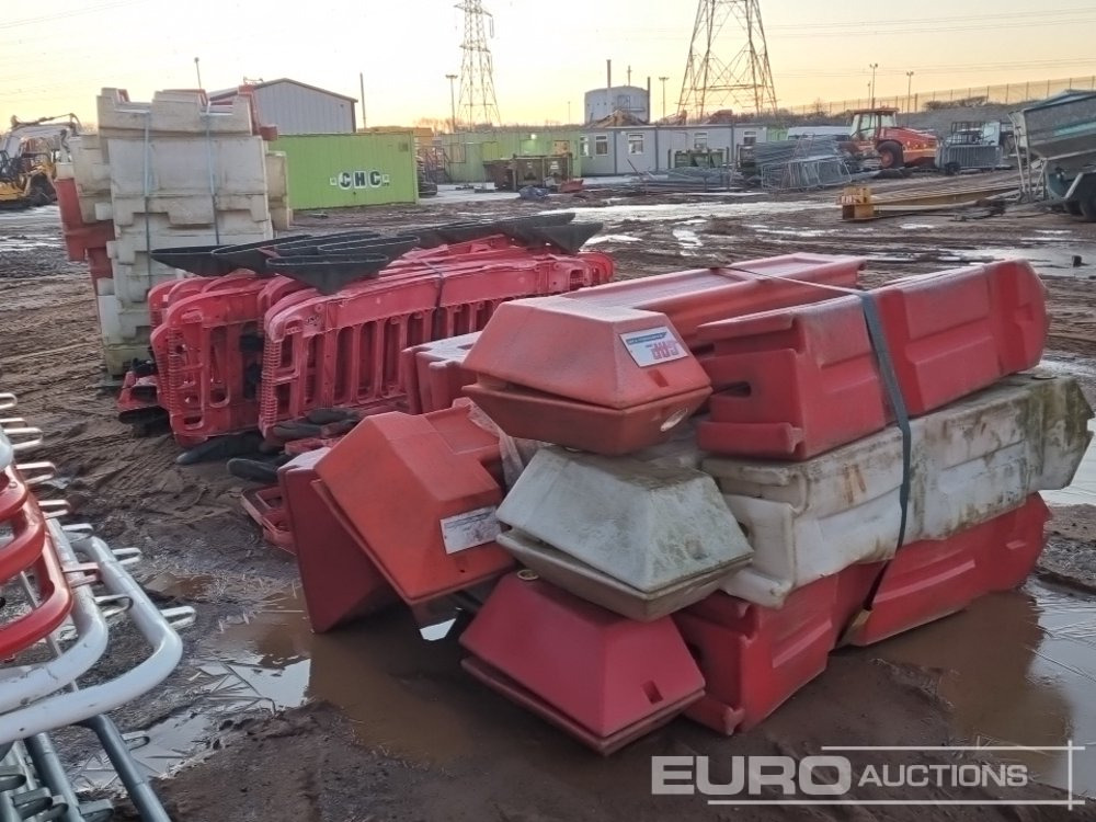 Εξοπλισμού κατασκευών Bundle of Water Filled Barriers (4 of), Bundle of Plastic Barriers (2 of): φωτογραφία 6