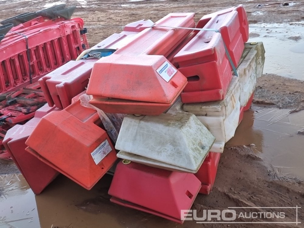 Εξοπλισμού κατασκευών Bundle of Water Filled Barriers (4 of), Bundle of Plastic Barriers (2 of): φωτογραφία 8